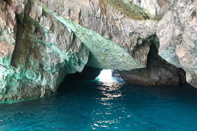 Amalfi Coast Sharing boat tour from Sorrento - 7 to 8 hours of coastal cruising: how a shared boat shapes the day