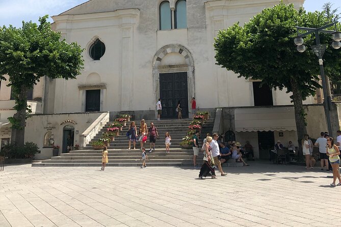 Amalfi Coast Sharing tour - Semiprivate - Views and photo stops: managing expectations in an 8-person van