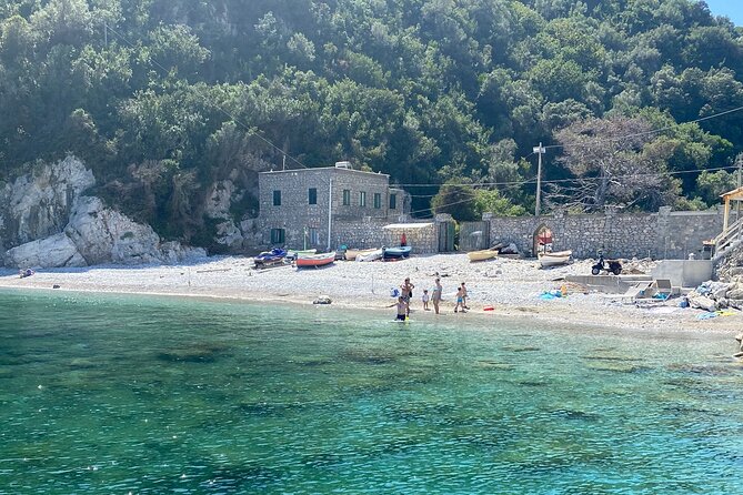 Amalfi Coast Small Group Day Boat Tour with Limoncello Onboard - Beach club moments, swimming, and snorkeling gear you can borrow