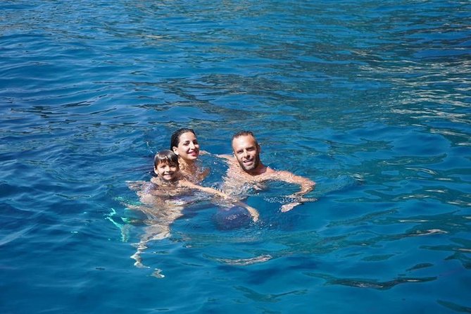 Amalfi Coast Small Group Day Boat Tour with Limoncello Onboard - Limoncello, Caprese lunch, and drinks: what’s included, and what to check