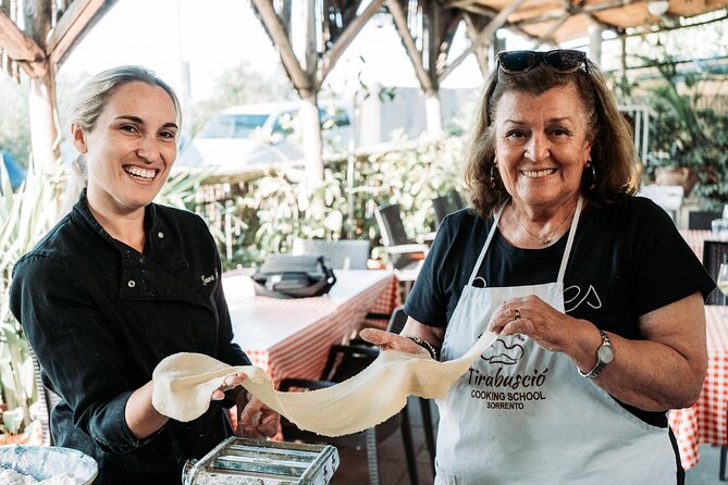 Authentic Pasta Cooking Class in Sorrento with Wine - Starter moment: olive oil and handmade mozzarella