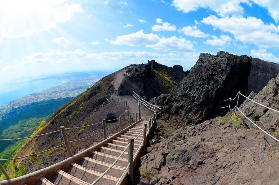 Campania Express Train Pompeii Tour with Vesuvius or Winery - Vesuvius in the Afternoon: Bus Up to 1000m and a Crater Hike