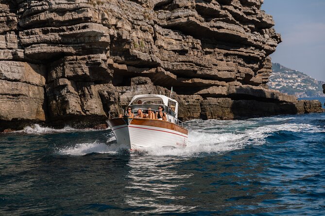 Capri and Positano Classic Private - 25ft Classic Boat - What you get on board: snacks, drinks, and snorkeling masks