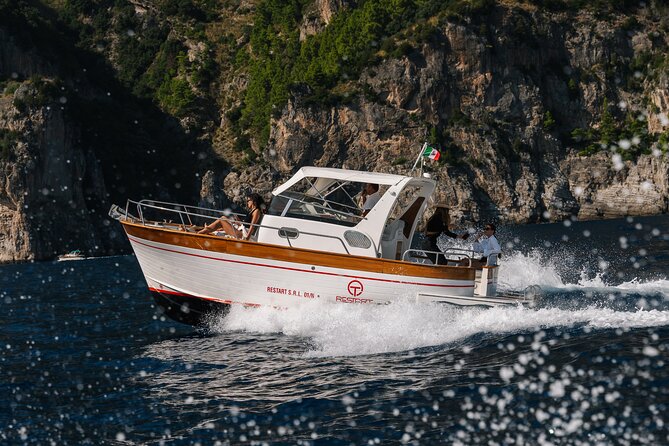 Capri and Positano Classic Private - 25ft Classic Boat - Bagni Regina Giovanna photo stop at the edge of Sorrento
