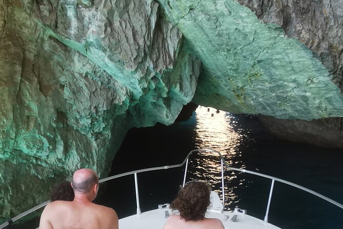 Capri Boat Daily Tours - Onboard comfort: drinks, snorkeling gear, and shower time