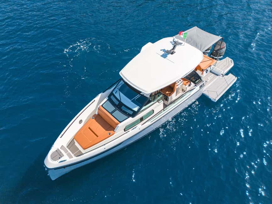 CAPRI: FULL DAY PRIVATE BOAT TOUR ON LUXURY TENDER - Grottos from the water: Gray, White, Green, and the Heart Cave