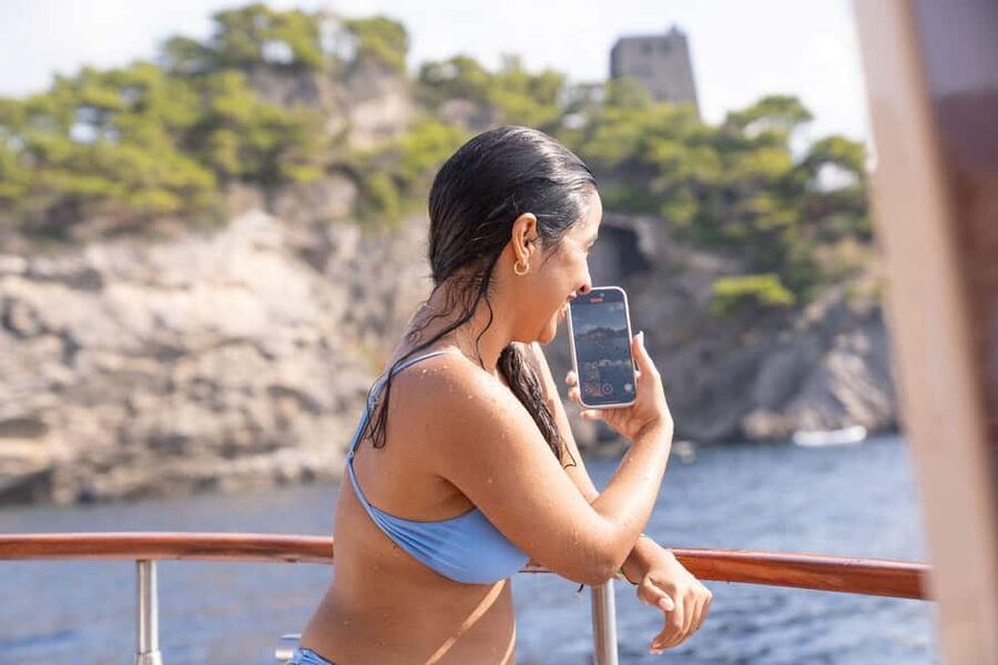 Capri Island Private Day Cruise : from Sorrento - Blue Grotto planning: why the 30 minute wait matters