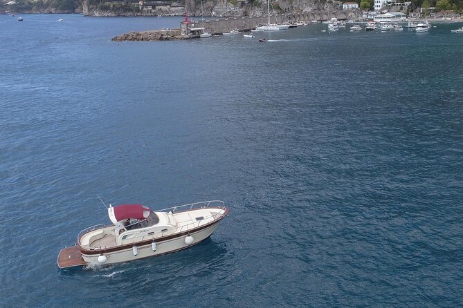 Capri-Positano Private Boat Tour from Sorrento,Positano or Capri - Grotta Verde: jump-in cave time with crystal water