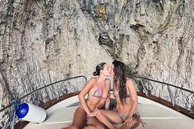 Capri & Positano Private Tour - Premium 28 ft boat - The coastal sail from Sorrento to Capri: quick, scenic, and low stress