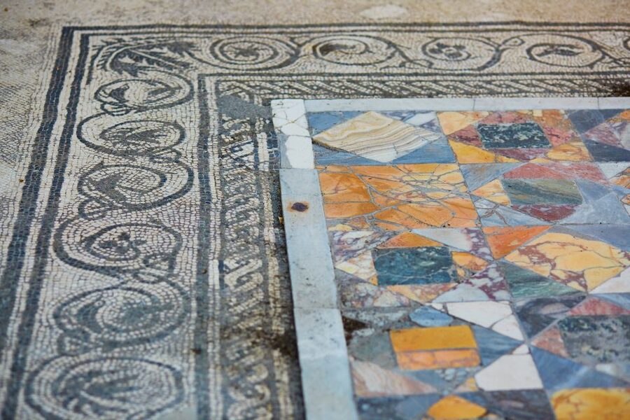 From Naples: Pompeii Skip-the-Line Guided Tour - Food on the Move: Thermopolium, Pistrinum, and the Macellum