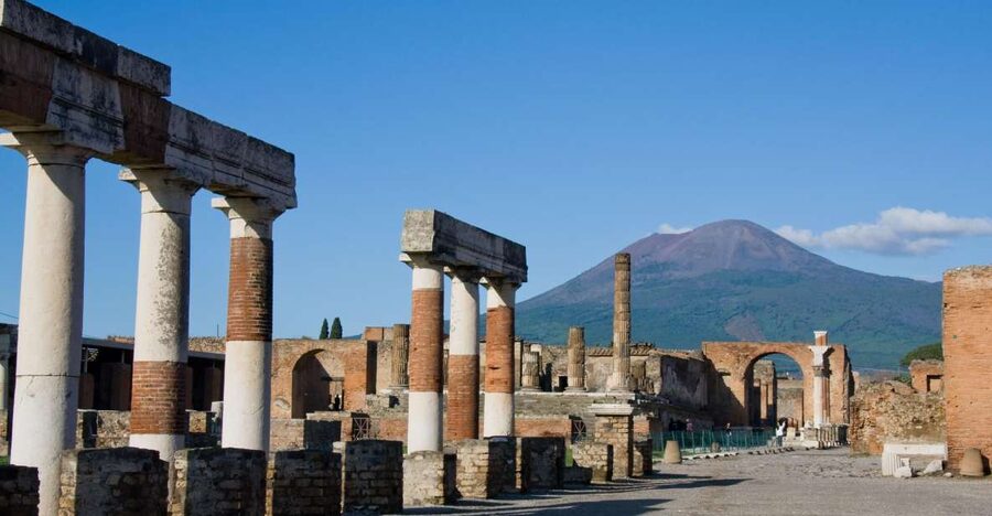 From Sorrento: 4-Hour Pompeii Group Excursion - Meeting point at Parking Lauro and the bus that sets the tone
