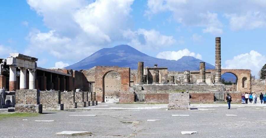 From Sorrento: Day Tour to Pompeii Ruins and Mount Vesuvius - Pompeii with a guide: what you actually see
