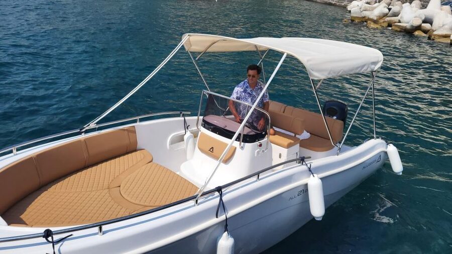 From Sorrento: Full Day Capri Private Boat Trip with Drinks - The sail from Sorrento to Capri, your photo and swim runway