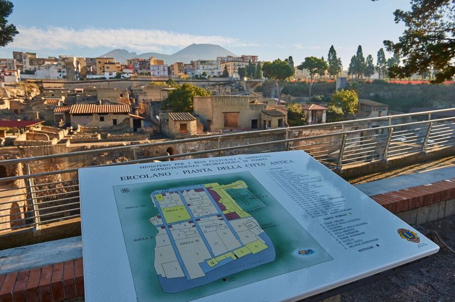 From Sorrento: Half-Day Tour of Herculaneum - Your guided hour on the Roman streets that still feel like streets