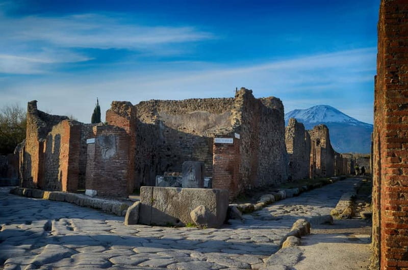 From Sorrento: Pompeii and Mount Vesuvius Trip with Lunch - From Sorrento to Pompeii, you start with momentum