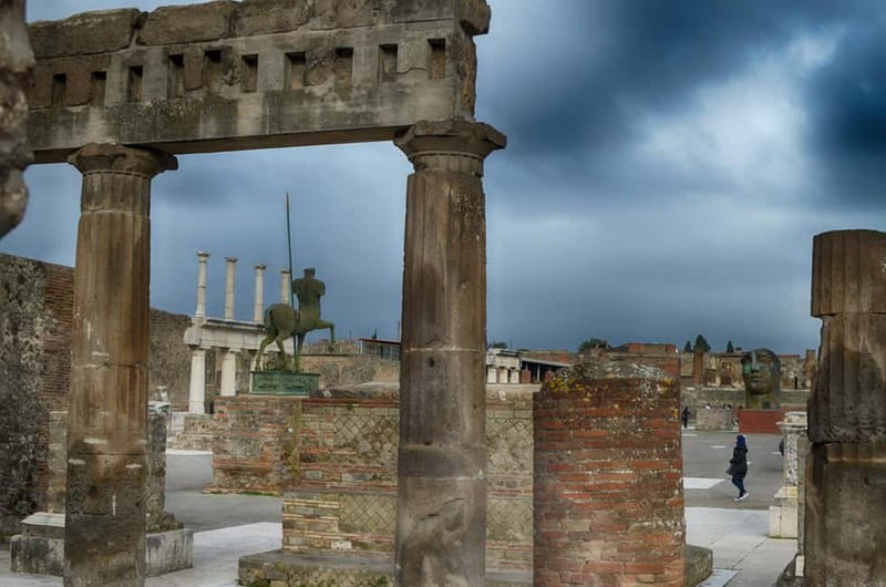 From Sorrento: Pompeii and Mount Vesuvius Trip with Lunch - Lunch at a local osteria, the break you actually need