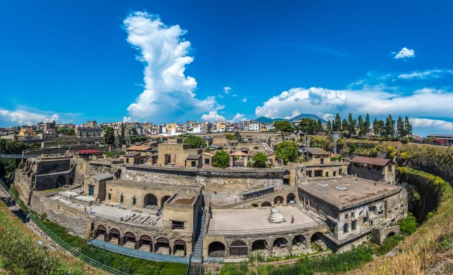 From Sorrento: Pompeii by Train with Vesuvius & Guided Tour - Pompeii Ruins With An Official Guide: Where The Streets Make Sense