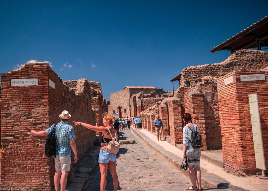 From Sorrento: Pompeii Ruins All-inclusive Guided Tour - How the Group Tour Works on Real Time, Real Heat