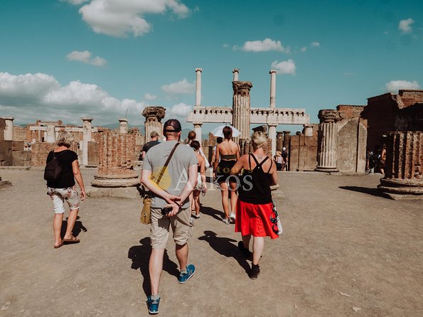 Full-Day Private Capri and Pompeii from Sorrento - Capri sightseeing stops: center time, Augustus Gardens, and the Faraglioni view