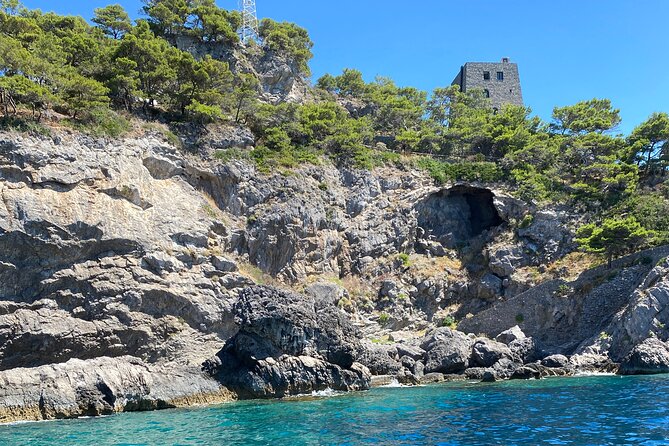 Full-Day Private Guided Boat Tour in Amalfi - Pickup and the 9:00 am start: plan for docks, not hotel doors