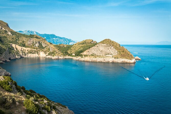 Full-Day Private Guided Tour to Amalfi Coast by Boat - The free bar and welcome aperitif: good for the mood, not for rushing