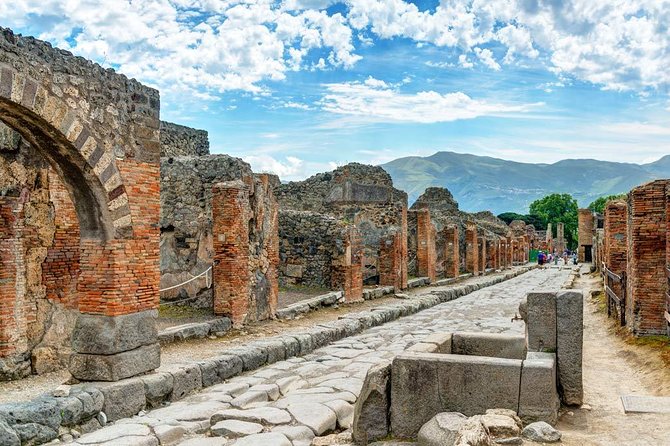 Full Day Small Group Pompeii Tour from Sorrento with Local Wine Tasting - Group size and pace: when it feels intimate, and when it gets crowded