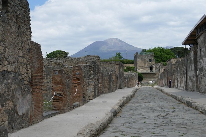 Guided Day Tour of Pompeii and Herculaneum with Light Lunch - Lunch Break With Wine: What “Light” Usually Means Here