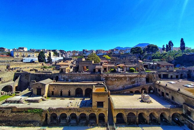 Guided Tour of Pompeii and Herculaneum with Lunch and Ticket - Herculaneum’s “still there” effect: streets, villas, and the House of the Deer