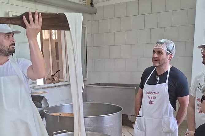 Mozzarella Experience with Tasting in Vico Equense - Tasting in the garden and at the table with wine