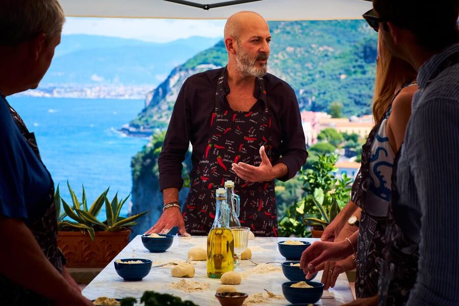 Pizza pasta e sorrento traditional cuisine 100% hands on - A 19th-century terrace over the Gulf of Sorrento