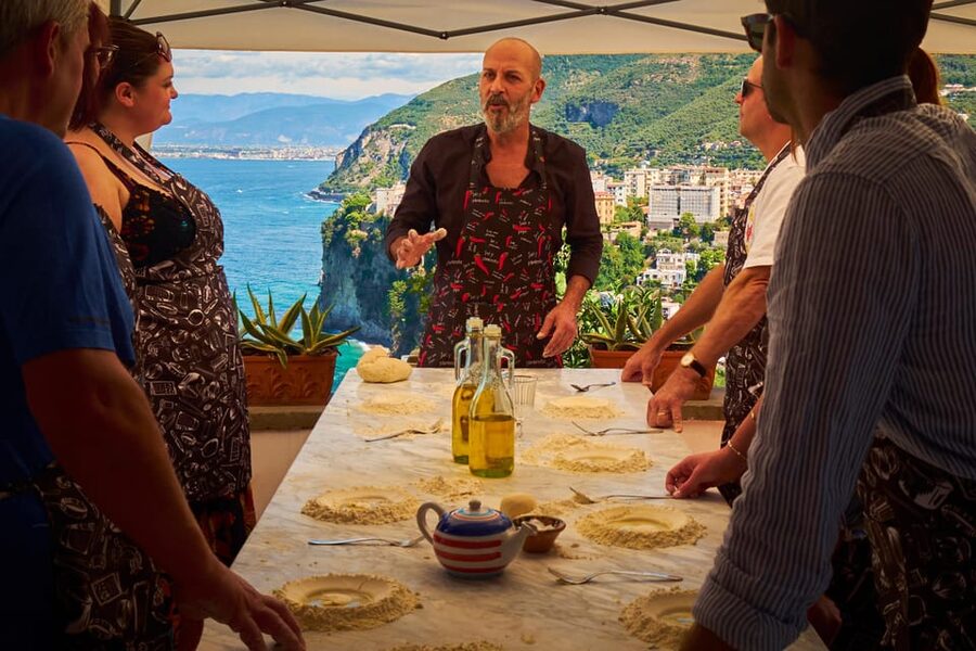 Pizza pasta e sorrento traditional cuisine 100% hands on - Neapolitan pizza kneading and wood-oven heat