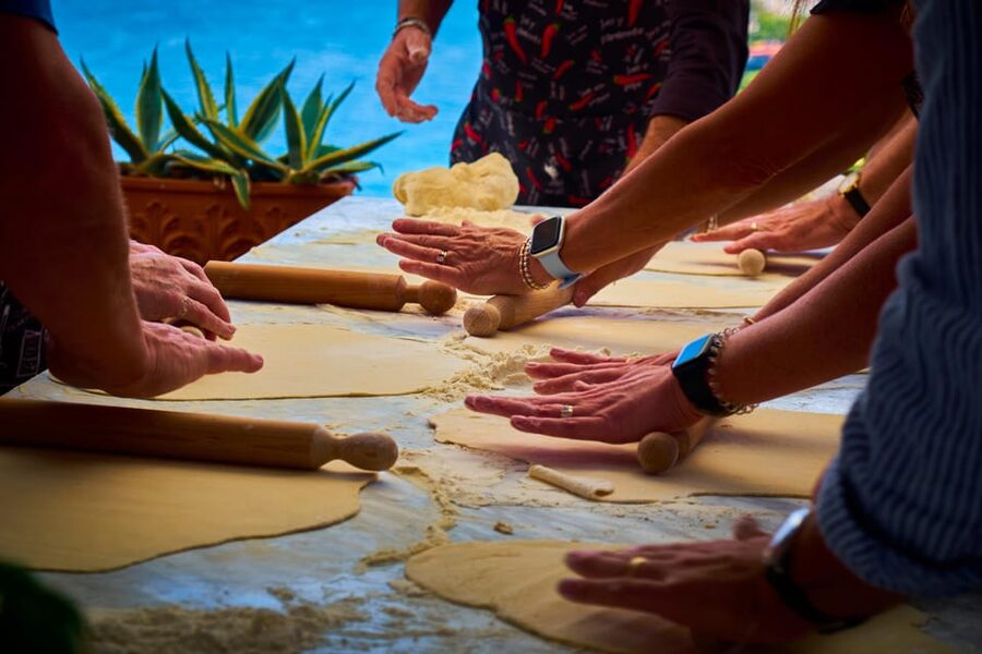 Pizza pasta e sorrento traditional cuisine 100% hands on - How the 3-hour class moves, pizza to tiramisu