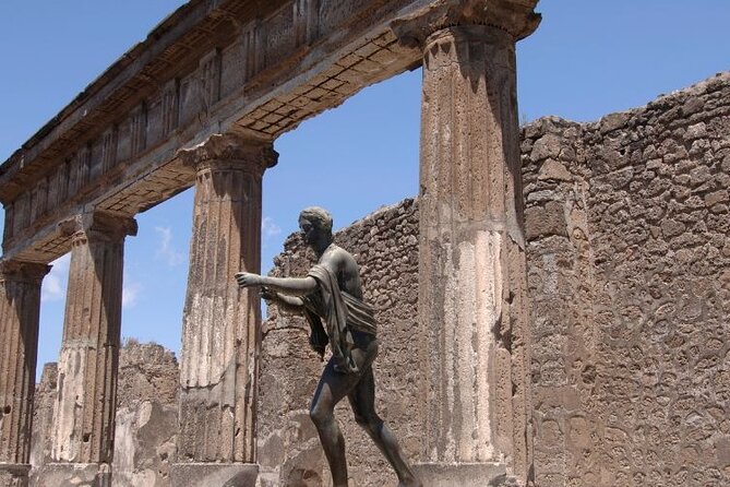 Pompeii and Herculaneum tour with lunch from Sorrento - The guide and the group size: staying together without feeling herded
