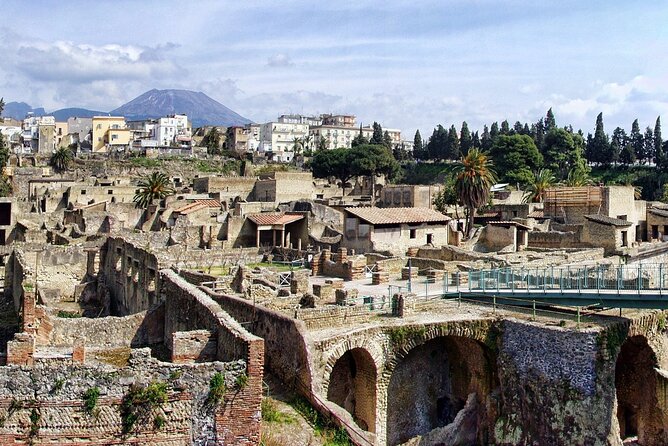 Pompeii and Herculaneum with Wine Tour - Herculaneum in 2 hours: where preservation changes the feeling