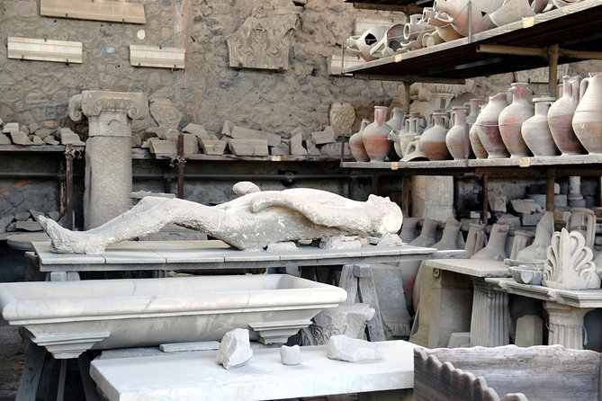 Pompeii and Naples with guide all day and tickets included - Getting there by air-conditioned vehicle and why it matters