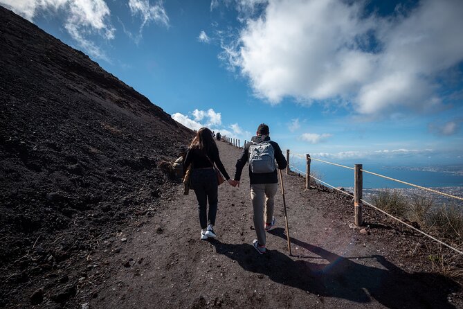 Pompeii and Vesuvius Small Group Tour from Sorrento with Pizza - Vesuvius Crater Hike to the 1000-Meter Line