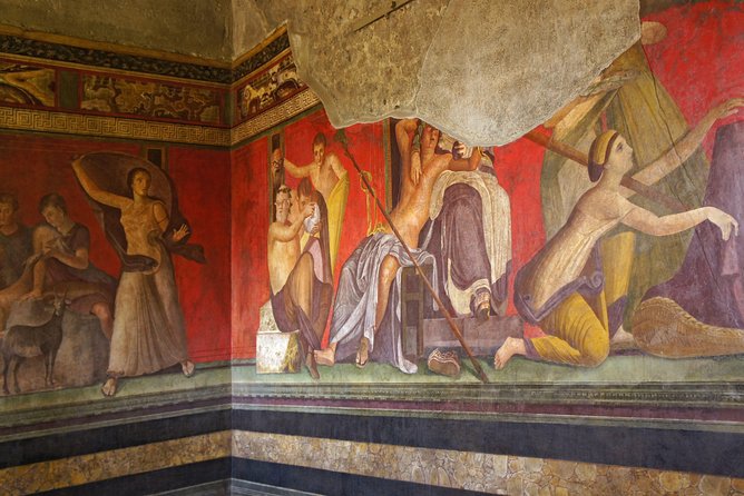 Pompeii, Herculaneum and Winery on Vesuvius with an Archaeologist - Enter Pompeii through Porta Marina, then head straight to the heart