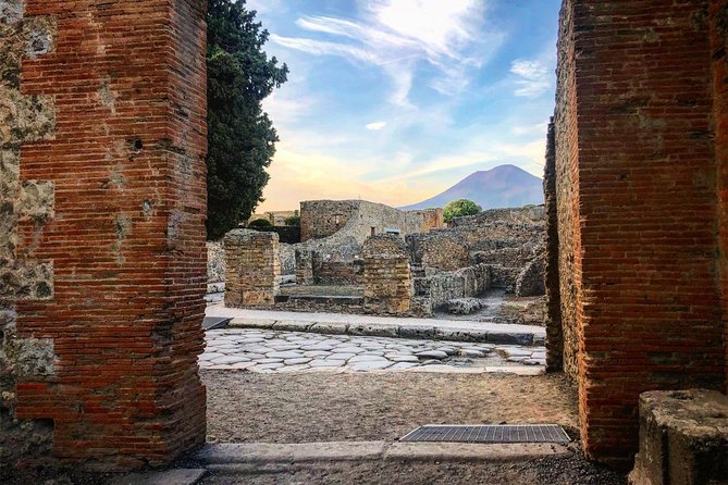 Pompeii & Vesuvius with Wine Tasting from the Coast - Pompeii In Two Hours: Forum, Baths, And Everyday Life