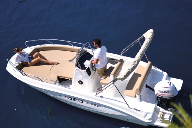 Positano & Capri tour in one day (Private) - A private Sorrento boat day that stays in motion