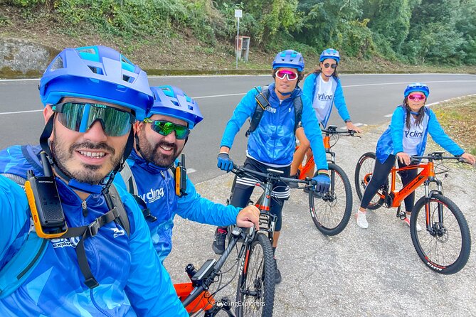 Positano on two wheels: a scenic e-bike tour - Stop 4, Sant’Agnello lunch break: pizza stop, old-square break