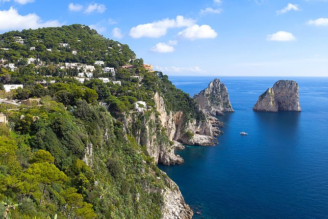Private Boat Tour from Sorrento to Capri on a Classic Gozzo 7.50 - Stop 4: Natural Arch, the Paleolithic-scale rock landmark