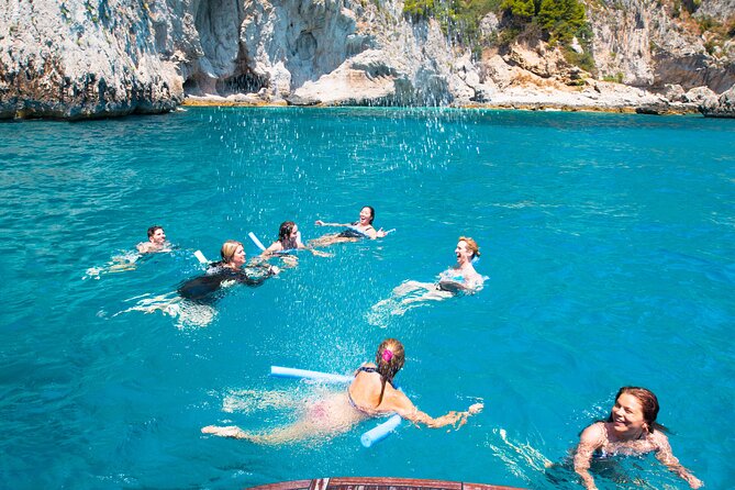 Private Boat Tour from Sorrento to Capri on a Classic Gozzo 8.50 - Stop 2: Capri arrival with a quick breather