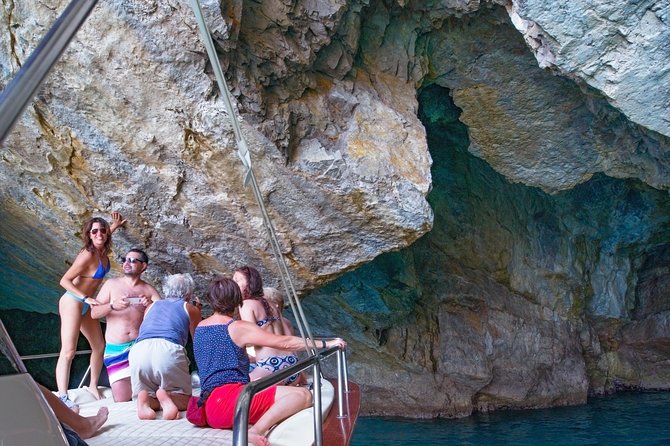 Private Boat Tour from Sorrento to Capri on a Classic Gozzo 8.50 - Stop 4: Natural Arch, a rock formation with real age