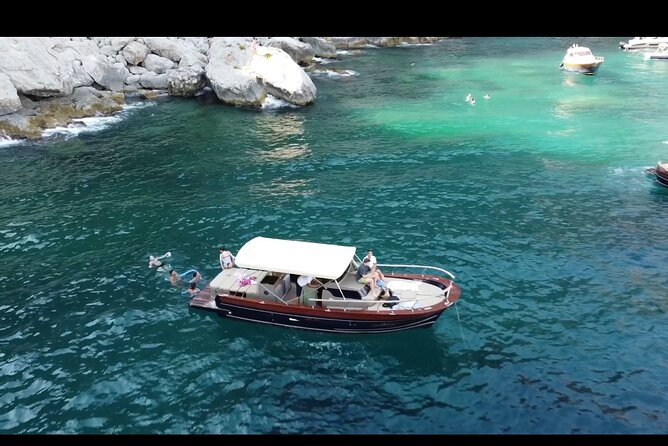Private Boat Tour of Capri, Positano, Amalfi - Getting Oriented at Piazza Marinai d’Italia (and What 9:00 am Means)