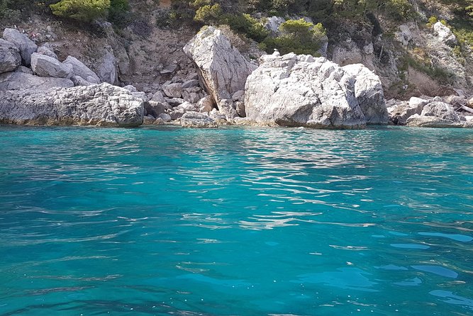 Private boat tour of the island of Capri - Stop 5: White Grotto and the Virgin Mary shape