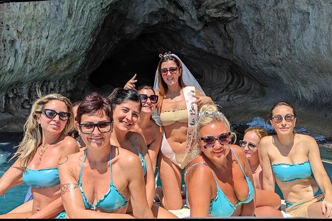 Private Boat Tour to Capri's Hidden Gems with Local Skipper - Food and drinks: aperitivo that actually fits a boat day