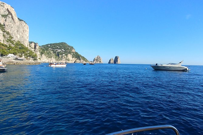 Private Cruise to Capri and Amalfi coast from Sorrento or Capri - yacht 40' - Onboard Comfort: Drinks, Snacks, Coffee, and Snorkeling Gear