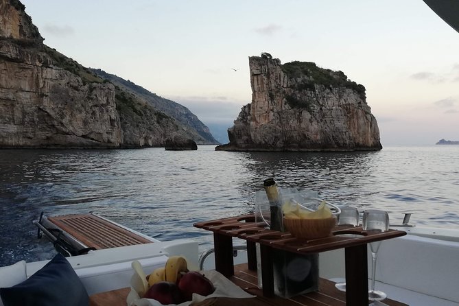 Private Cruise to Ischia and Procida - Yacht 40' - Heading to Procida: Corricella and Chiaiolella from the water