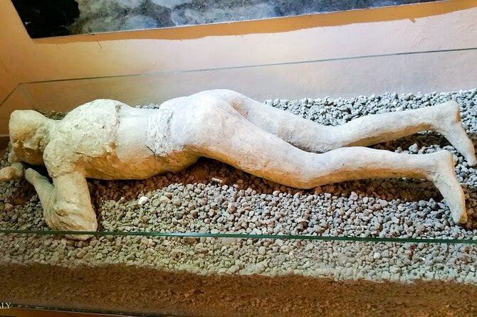 Private Pompeii Tour with Archaeologist & Winery on Mt Vesuvius - How people ate, bathed, and shopped: Macellum and Forum Baths