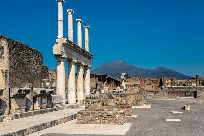 Private Skip-the-line Pompeii & Mt. Vesuvius Tour from Sorrento - Macellum: the Roman market hall and the imperial cult link
